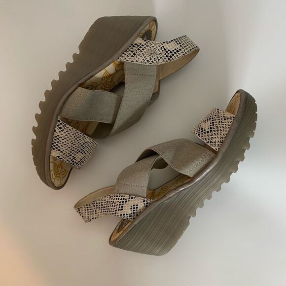 Fly London Yagi Elastic Leather Low Wedge Snake-print Sandal Grey Size 39 - Picture 5 of 12
